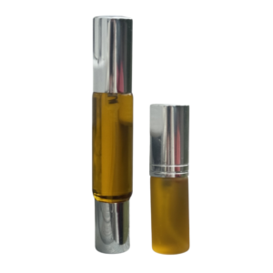 Sprayflaske på 5 ml med gult innhold av chakraolje nummer 0, Earth Star. Flasken har en sølvfarget kork, og Spray og Roll-onflaske på 10 ml med gult innhold av chakraolje nummer 0, Earth Star. Flasken har en sølvfarget kork i hver ende.