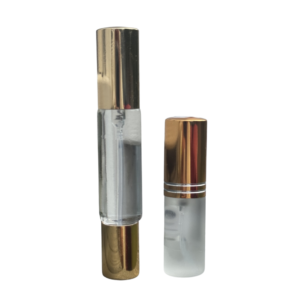 Sprayflaske på 5 ml med et lysegult innhold av chakraolje nummer 12, Divine cretivity. Flasken har en gullfarget kork og en Spray- og roll-on-flaske på 10 ml med et lysegult innhold av chakraolje nummer 12, Divine cretivity. Flasken har en gullfarget kork i begge ender.
